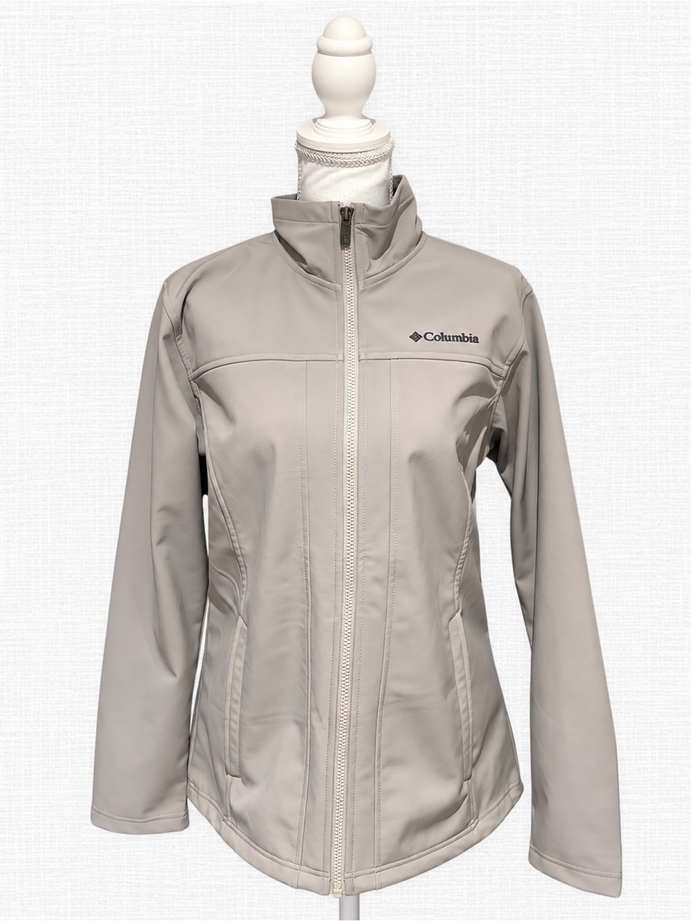 Columbia Women's Light Gray Utility Softshell Jacket